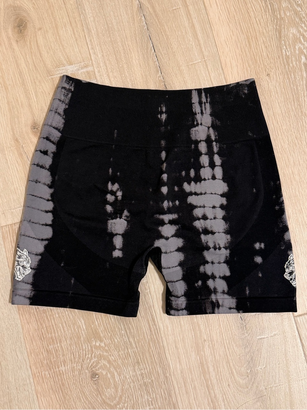 Darc Sport High waist Black & Gray Tie-Dye Women Athletic Shorts - Size Medium